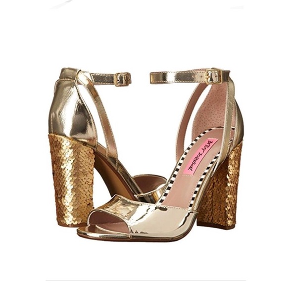 Betsey Johnson Shoes - 🌼NWOT Betsy Johnson Gold Sequin Heels!